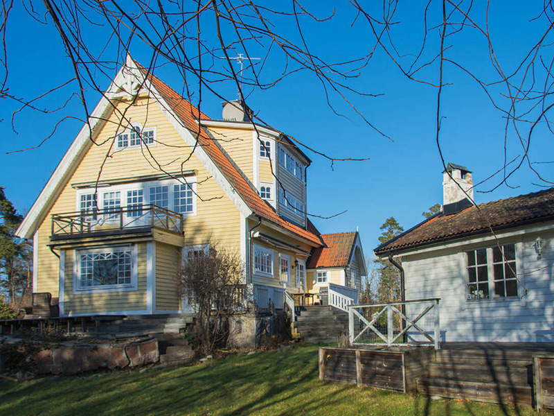 Ommålning 2 plansvilla + fritidshus. Märsta Rolsta